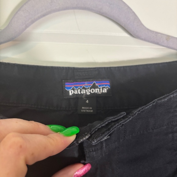 Patagonia Venga Rock Capri in Black Size 4 - Picture 2 of 4